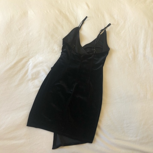 Sunset & Spring Black Velvet Bodycon Dress - Picture 8 of 8